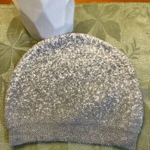 Barefoot Dreams Beanie EUC.